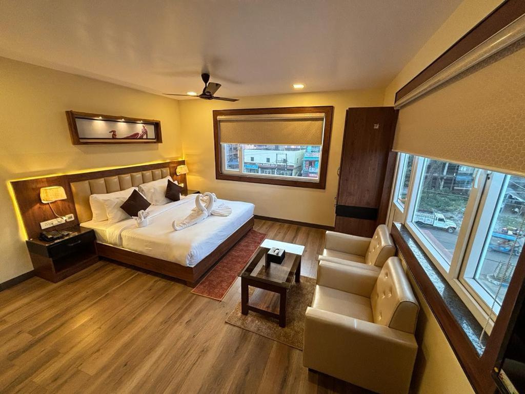Hotel Golden Orbit Āsansol Zewnętrze zdjęcie